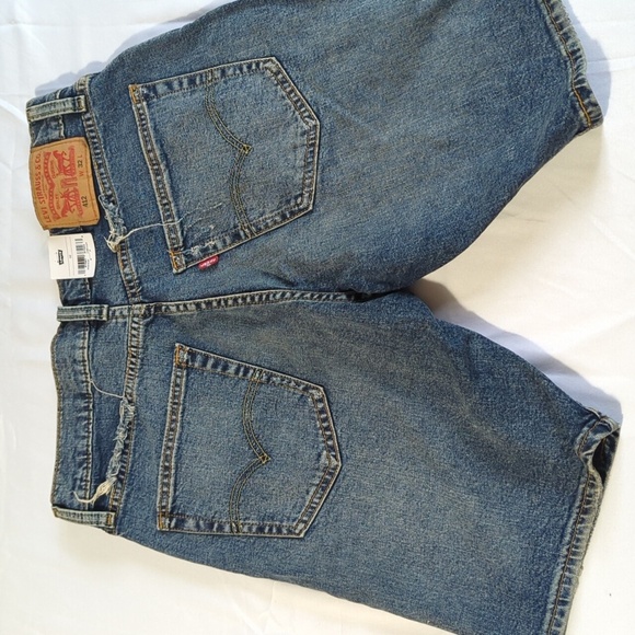 Levi's Classic Blue Denim Shorts32 W MRSP $50 - Picture 2 of 8